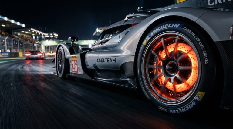 Comment les freins en carbone céramique révolutionnent la course automobile en 2026
